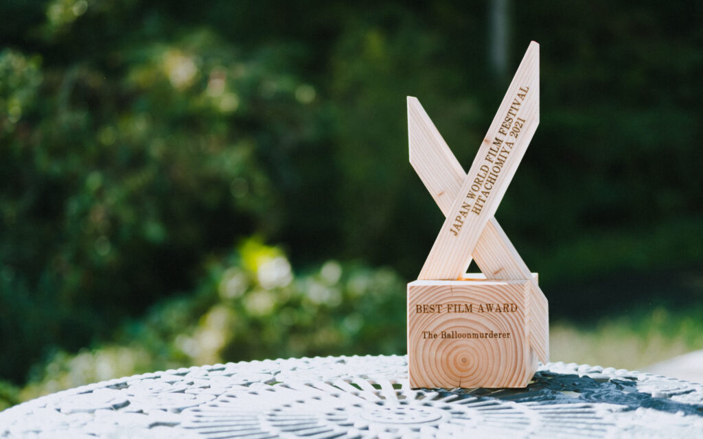 木製トロフィー名入れ_JAPAN_WORLD_映画祭さま